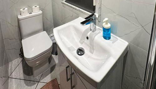 Studio - Sleeps 2 - Short Walk to Station - Foto 3