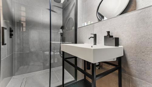 Trendy and Eccentric Flat in Hackney - Foto 2, towels, Shower