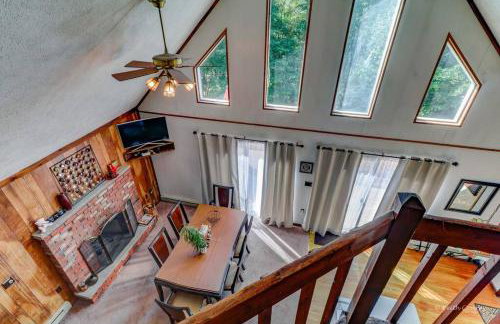 Beautiful Chalet with Hot Tub & Sauna in Poconos - Foto 17