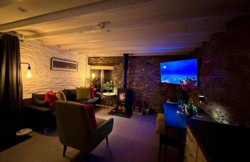 Sunridge Fishing Lodge with Hot Tub & Giant Cinema - Foto 11