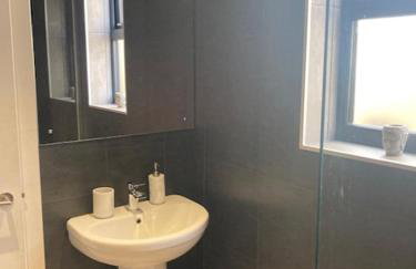 The Salt Box- Lovely refurbished annexe, free parking, walk to Porth beach. - Foto 13