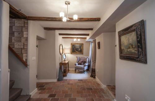 Three Little Pigs Luxury Cottage - Photo 6