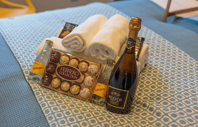 Lovely Apartment Beneath Edinburgh Castle - Photo 12