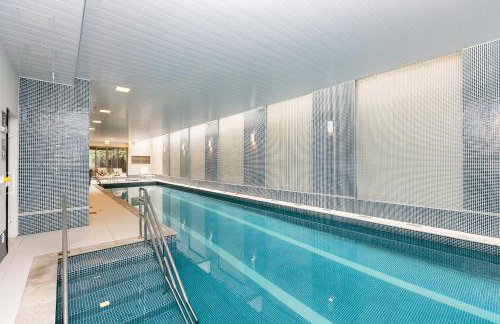 Luxuoso Apt Batel - 4 Minutos do Shopping Pátio Batel c/ Garagem, Piscina, Sauna e Academia - Foto 22