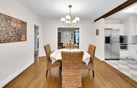 Romantic escape, hot tub, fireplace, massage room! - Foto 23