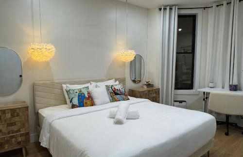 Sleek Avondale Condo Spa Bath 2 Bed King and Queen and Garage - Foto 5