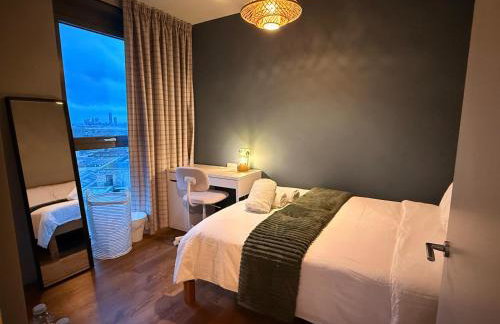 Luxury Private Room with Living Area Wembley Stadium View - Photo 8