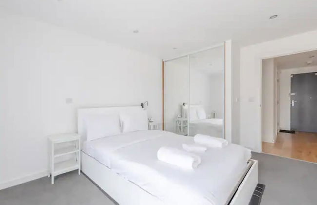 Vibrant 1BD Flat w/ Private Balcony, Camberwell! - Foto 1