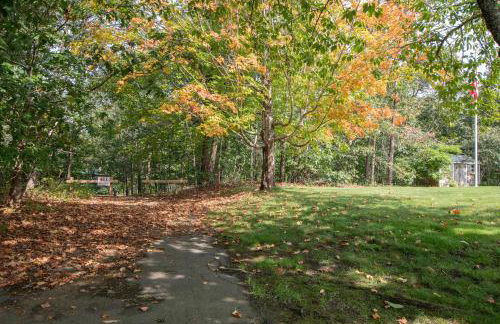 Dogs welcome huge yard right next to Rail Trail - Foto 34
