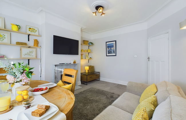 Seaside Haven Retreat in Southend - Photo 11