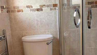 Spacious & modern 3 bedroom house in Peterlee - Foto 5, Shower