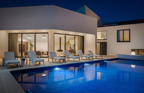 Luxury Villa Dolac near Split, airport, complete privacy, infinity heated pool - Photo 78