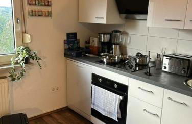 Mid Century 2 Zimmer Voll ausgestattete Kuche 75 Zoll TV Kingsize - Photo 17