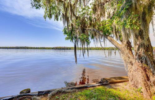 St Johns River Retreat in Welaka with Dock Access - Foto 21