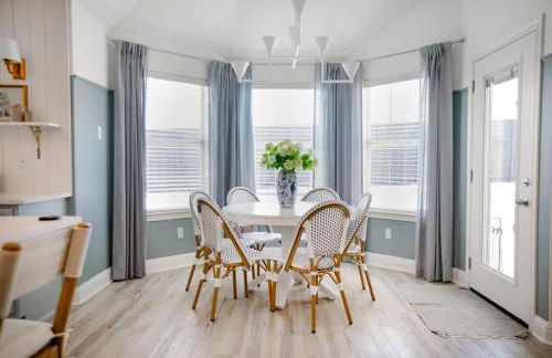 Spacious 4BR with Pool and Grill - Near Lakes and Harbor - Foto 8