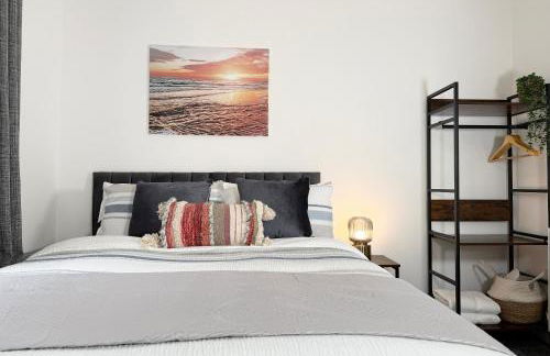 'The Elegant Comfort' - A Stunning Luxury 2-Bed Flat with Private Garden & Patio - Free Parking - Photo 29
