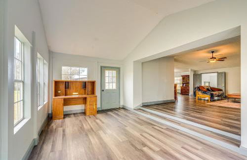 Charming Farmhouse in Morriston with Fenced Yard - Foto 4