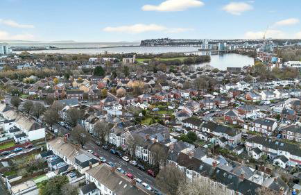 Stunning 2 Bedroom Apartments - City Centre Location, Free WiFi, Free Parking, Spacious Accommodation, Comfort and Style, Freshly Rennovated - Foto 24