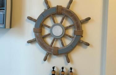 The Buxton Retreat A Luxurious 3-Storey Townhouse with Four Poster Bed and Double Jacuzzi Bath" - Photo 14