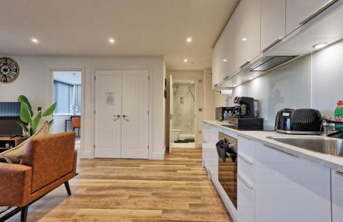 Homely & Lush 1 Bed Apartment at Trinity Point Gravesend, Suitable for Long Stay and Short Stay - Foto 11