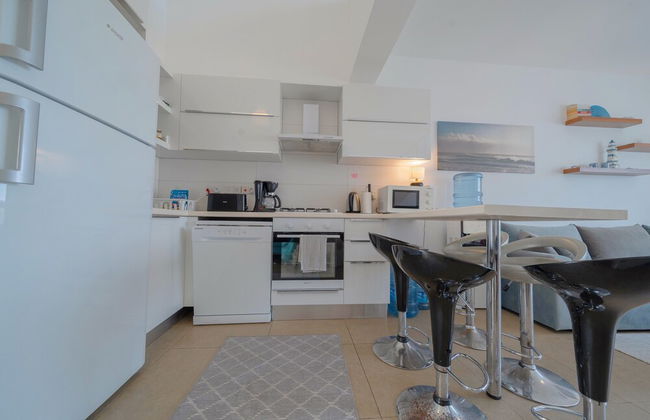 Modern Studio Apartment With Lovely sea View - Photo 15