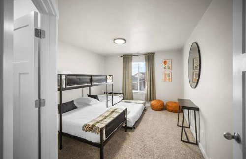 Charming Family Stay w Arcade Theatre Ski Haven Walking trails and river walk in backyard - Foto 7