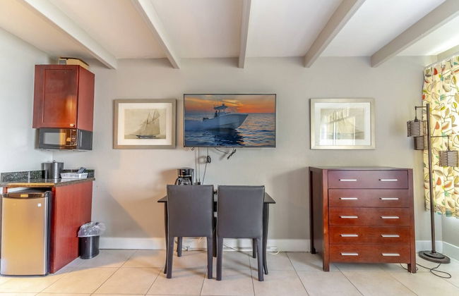 215 Little Harbor Inn - Photo 10