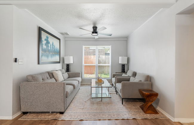 Spacious Retreat 8 Bedroom River - Photo 9