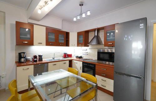 Garden Apartment next to the Mall -Private Parking - Photo 13