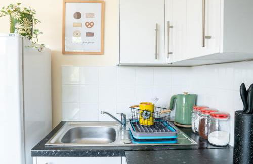 #10 Cozy Studio- Near NEC & BHX - Sleeps 2 - " Perfect for Business Traveler and Couples - Free Parking" - Foto 2