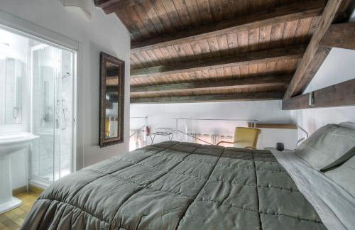 Right House - Characteristic Marina District - Photo 12