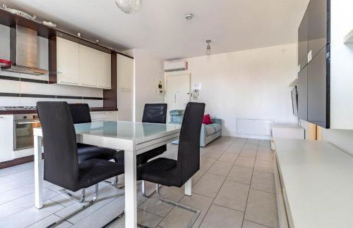 Airport Marco Polo -free park- - Photo 10