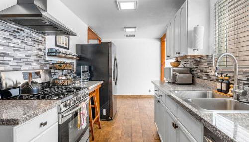 Modern home near UVU and BYU with hot tub and mountain views - Foto 4