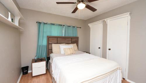 10 Minutes from IAH and Mall, Newly Rehabbed - Foto 3, wardrobe