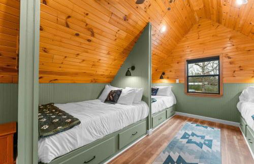 Remodeled Lakefront Cabin, shuffleboard, Starlink - Foto 45