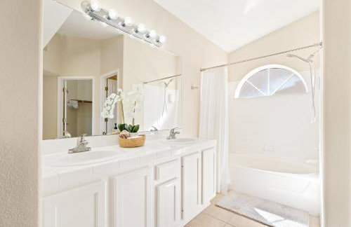 Pool-side Villa with Perfect Views - Foto 23