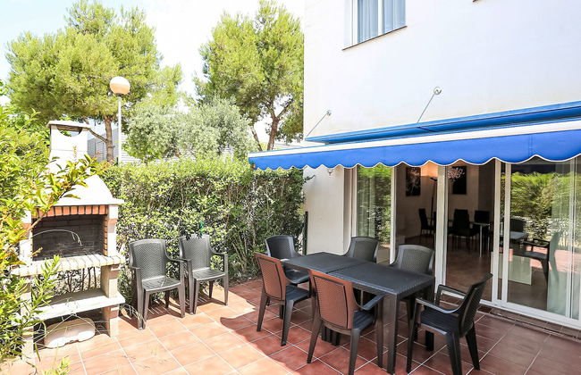 3 bedroom House in Salou with swimming pool and garden - Photo 2