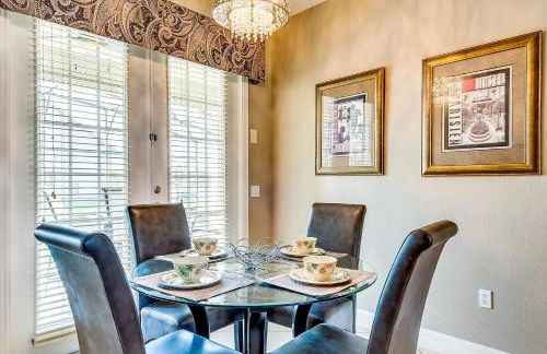 Magical Lakeview 4 Master Suites Pool Hot Tub BBQ Home Theater 2 Miles Disney - Foto 16