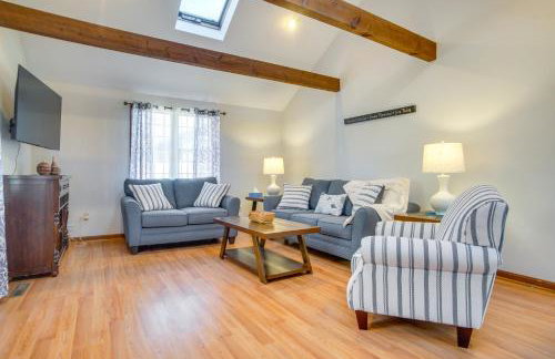 Golf and Unwind Family Home 2 Mi to Covells Beach! - Foto 1