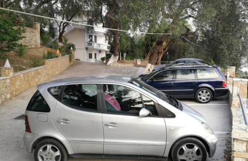 Angelos Studios - Photo 13