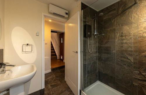 Charming Cottage Stunning Views - Pass the Keys - Foto 25