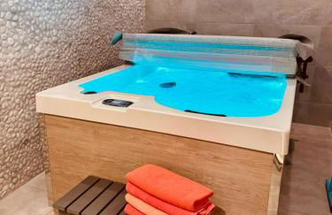 Casa Olivia, Luxurious Village House with Sauna and Jacuzzi - Foto 1