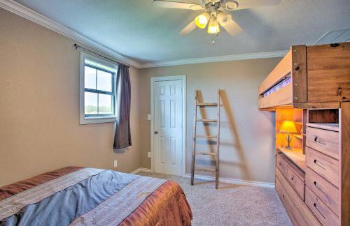 Remodeled Ranch Apt in Sanger 12 Mi to Lake! - Foto 14