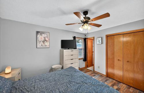 Cozy Retreat with Hot Tub in Peaceful Goshen home - Foto 20