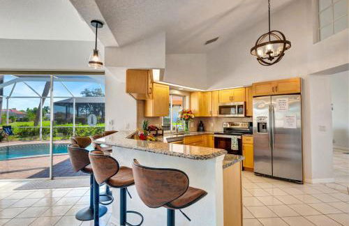 Spacious Canal-View Home with Pool and Game Room - Foto 20