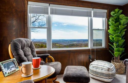 Mountaintop Views, Hot Tub, Deck, Fire Pit & WiFi - Foto 10