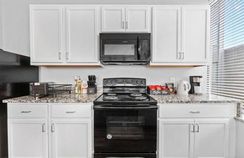 Near DT & CLE Clinic Queen Bed Wi-Fi Parking - Foto 13