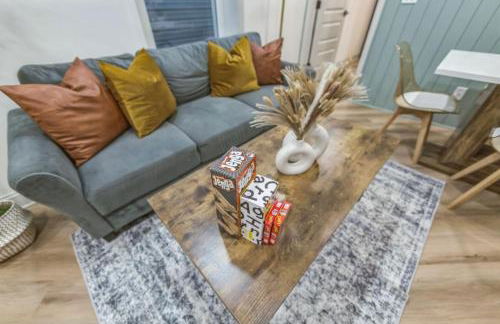 Bi-Level 2BR w Rooftop - Sleeps 12 - 10 min to DT - Foto 4