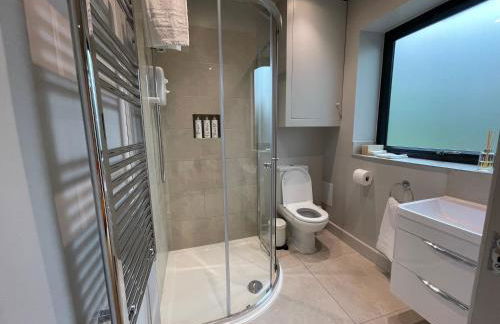 Peaceful Garden Retreat in Tunbridge Wells - Photo 11