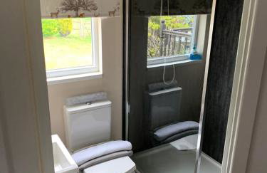 UPSIDE DOWN HOUSE - Sleeps up to 6 Guests - Great for Family and Friends Gatherings,Corporate events ,Near Sherwood Forest at Fairview Farm in Nottingham set in 88 acres - Foto 19